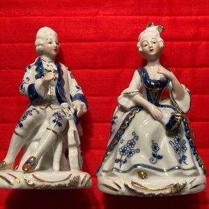 ARDCO fine quality porcelain pair of figurines, white w/blue, gold accents $25